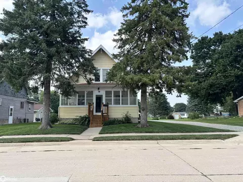 1452 SE 2nd St, Mason City, IA 50401