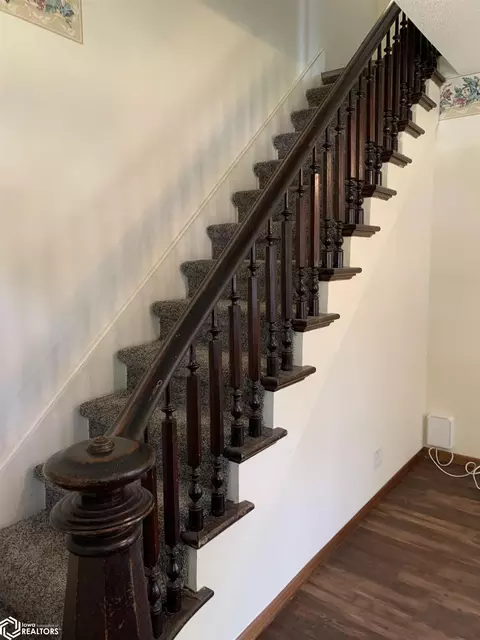 Entry Way - 1201 N Maple St, Creston, IA 50801 photo 1 of 4