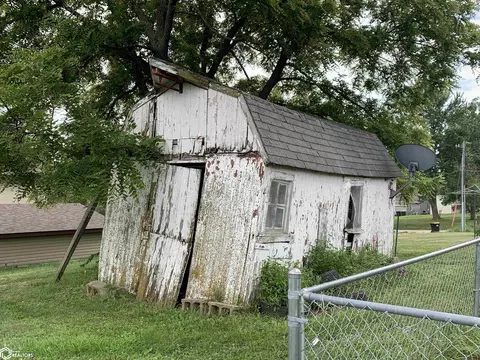 Exterior - 1201 N Maple St, Creston, IA 50801 photo 5 of 8