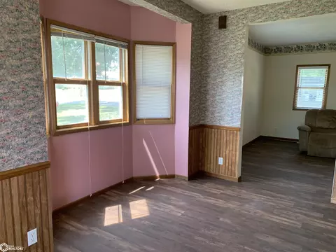 Living - 1201 N Maple St, Creston, IA 50801 photo 4 of 4