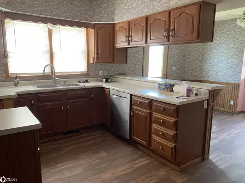 Kitchen - 1201 N Maple St, Creston, IA 50801 photo 2 of 3