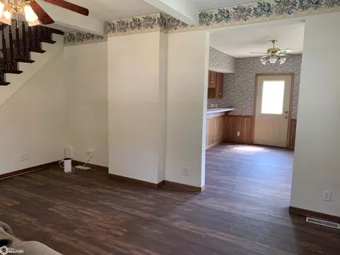 Living - 1201 N Maple St, Creston, IA 50801 photo 2 of 4