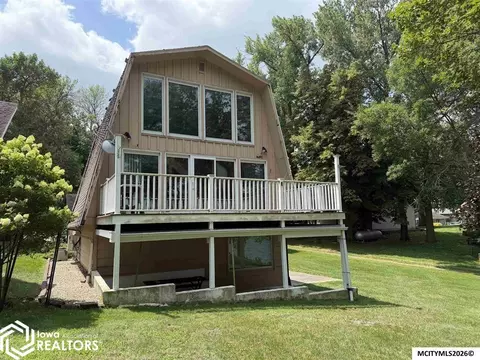 24534 Lakeside Dr, Lake Mills, IA 50450