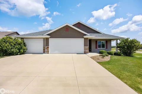 3405 Hemingway St, Marion, IA 52302