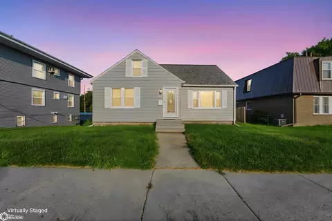 810 6th St, Nevada, IA 50201