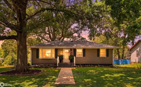 519 S 2nd Ave, Danville, IA 52623