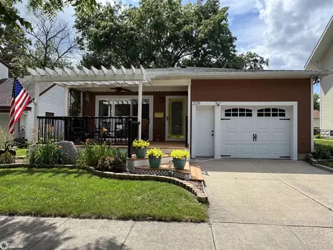 209 S 9th St, Clear Lake, IA 50428