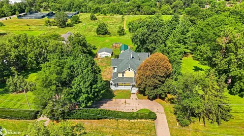 1008 N B St, Fairfield, IA 52556