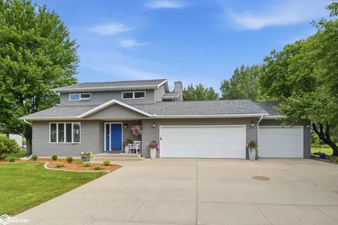 2202 16th Ave N, Clear Lake, IA 50428