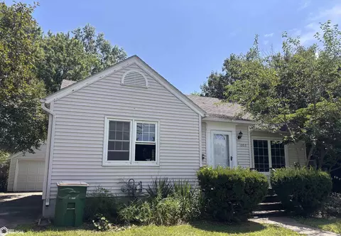 1003 S 4th St, Fairfield, IA 52556