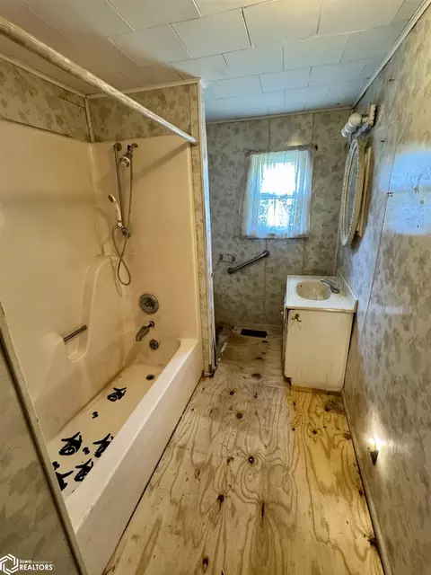 Bath - 208 Sheldon, Diagonal, IA 50845 photo 1 of 1