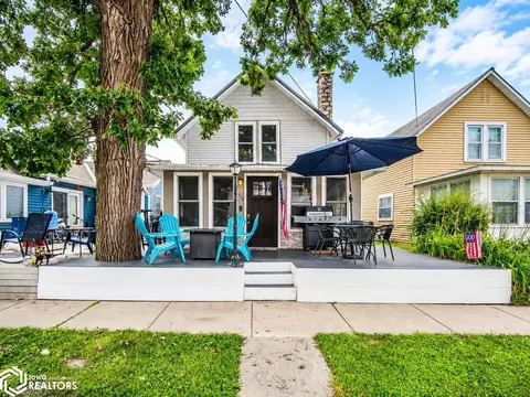 117 4th Ave N, Clear Lake, IA 50428