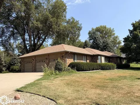 102 Sleepy Hollow Dr, Shenandoah, IA 51601