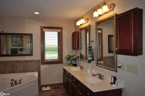 Bath - 800 E 30th St, Carroll, IA 51401 photo 2 of 13