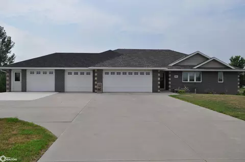 800 E 30th St, Carroll, IA 51401