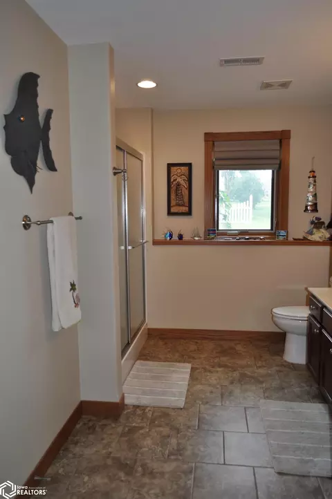 Bath - 800 E 30th St, Carroll, IA 51401 photo 12 of 13