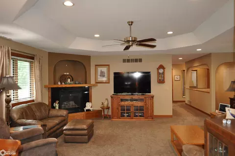 Living - 800 E 30th St, Carroll, IA 51401 photo 2 of 5