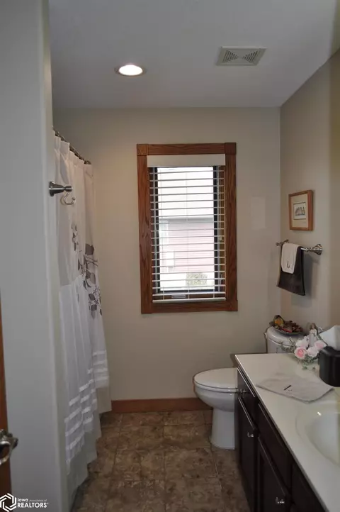 Bath - 800 E 30th St, Carroll, IA 51401 photo 8 of 13