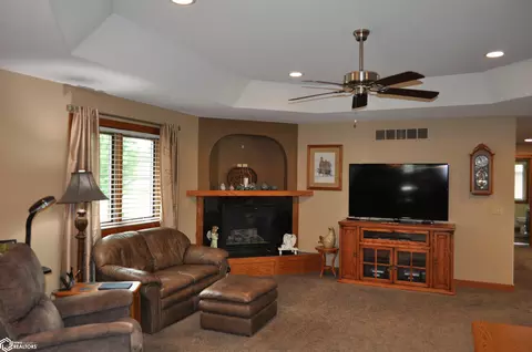 Living - 800 E 30th St, Carroll, IA 51401 photo 3 of 5