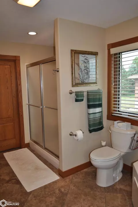 Bath - 800 E 30th St, Carroll, IA 51401 photo 5 of 13