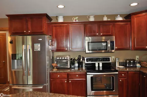 Kitchen - 800 E 30th St, Carroll, IA 51401 photo 4 of 6