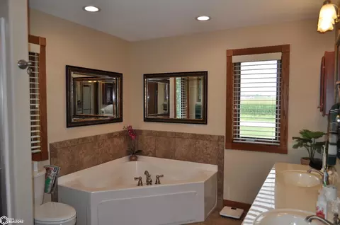 Bath - 800 E 30th St, Carroll, IA 51401 photo 4 of 13