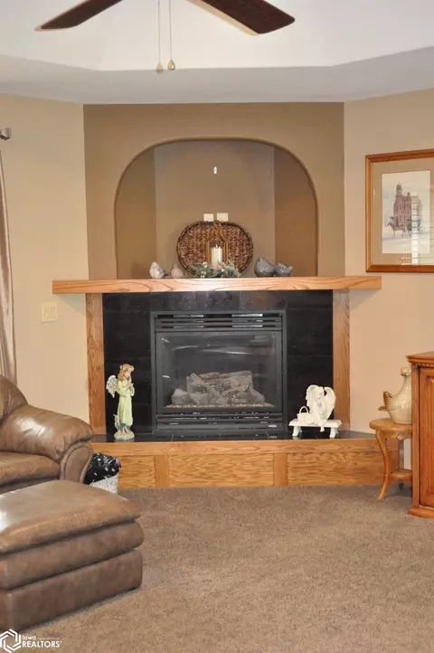 Living - 800 E 30th St, Carroll, IA 51401 photo 4 of 5