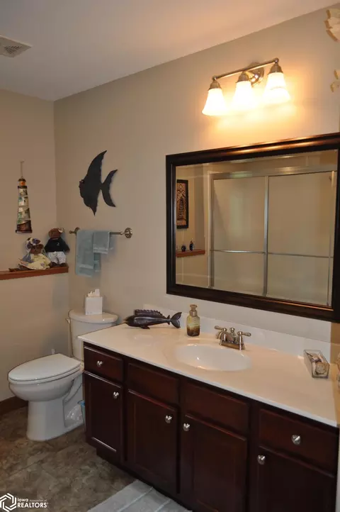 Bath - 800 E 30th St, Carroll, IA 51401 photo 10 of 13