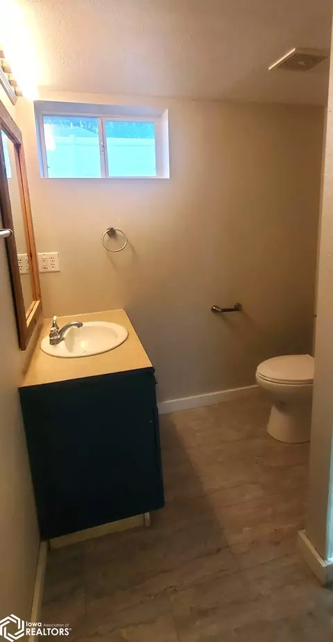Bath - 503 Elm St, Mapleton, IA 51034 photo 4 of 5