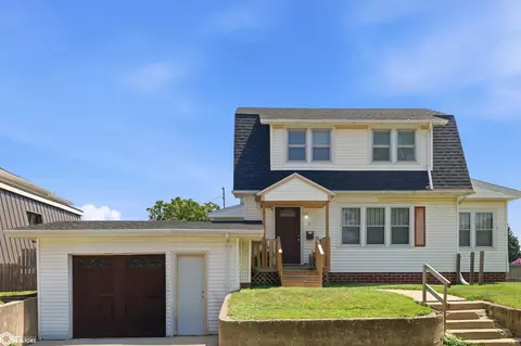 12 S 5th Ave, Marshalltown, IA 50158