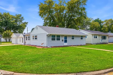 1101 Lynnwood Dr, Burlington, IA 52601