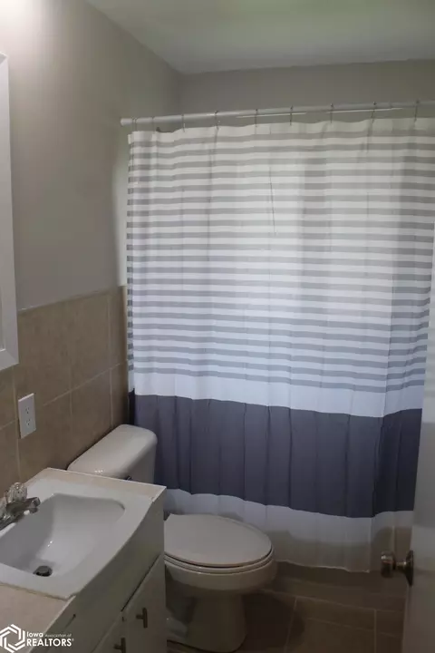 Bath - 625 Blackstone Dr, Garner, IA 50438 photo 1 of 1