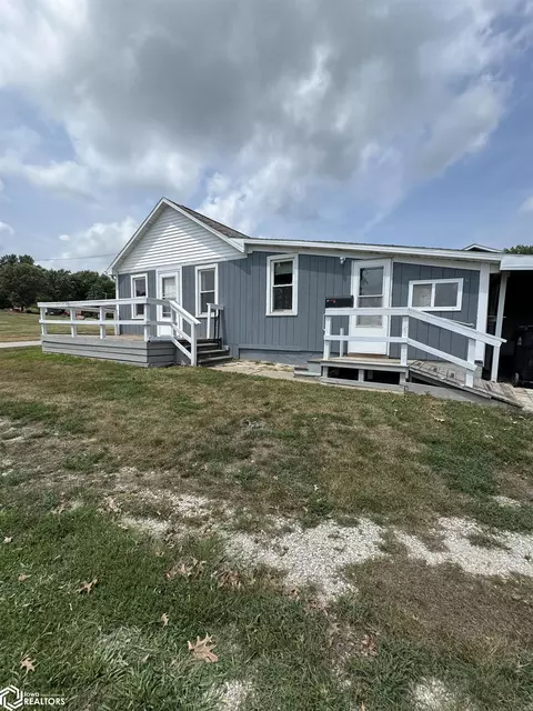 306 S West St, Mount Ayr, IA 50854