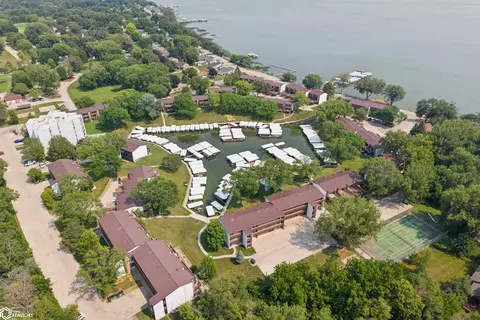2700 N Shore Dr #E-16A, Clear Lake, IA 50428