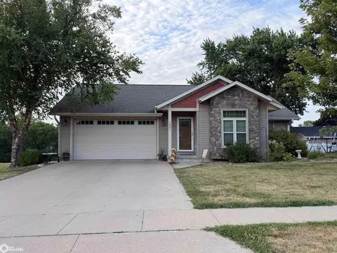 1001 Arbor Trace Dr, Oskaloosa, IA 52577