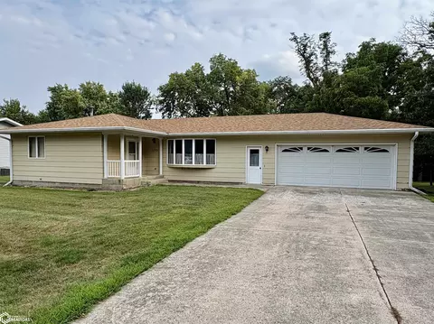 1135 Pleasant St, Forest City, IA 50436