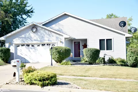 1412 Greenfield Dr, Marshalltown, IA 50158