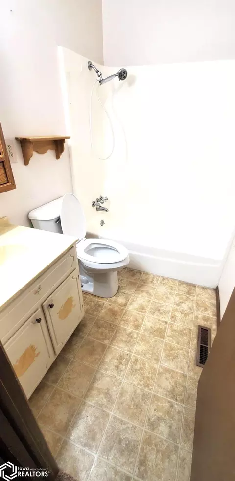 Bath - 1903 3rd Ave N, Denison, IA 51442 photo 1 of 2
