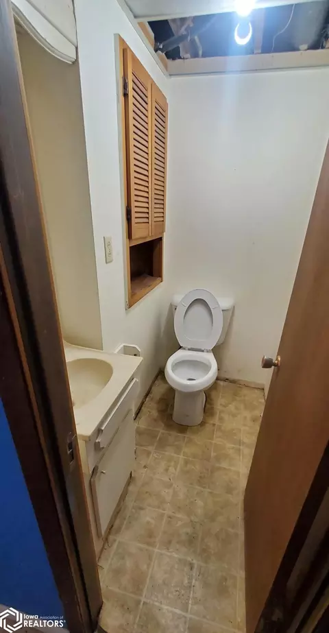 Bath - 1903 3rd Ave N, Denison, IA 51442 photo 2 of 2