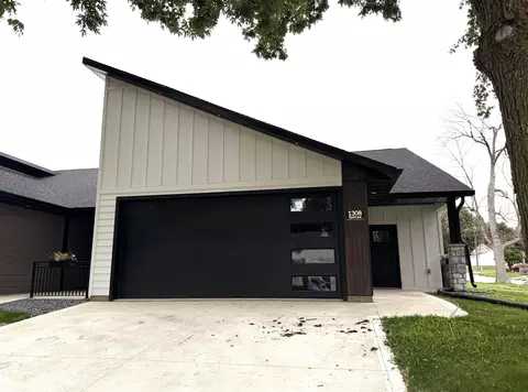 1308 Quint Ave, Carroll, IA 51401