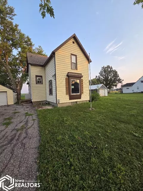 524 7th St, Whittemore, IA 50598