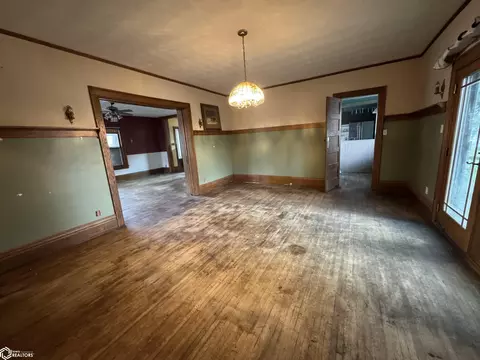 Living - 701 Maple St, Atlantic, IA 50022 photo 4 of 5