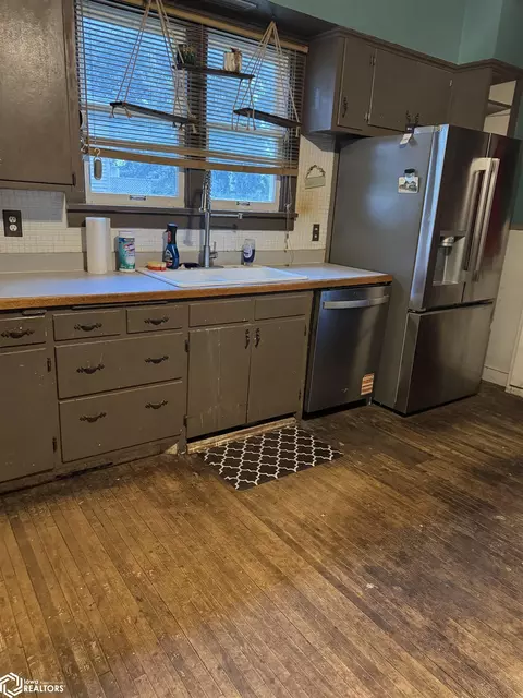 Kitchen - 701 Maple St, Atlantic, IA 50022 photo 3 of 3