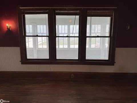 Living - 701 Maple St, Atlantic, IA 50022 photo 2 of 5