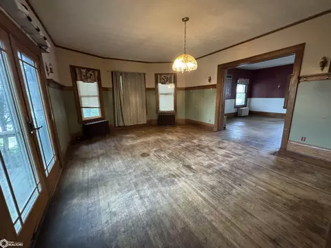 Living - 701 Maple St, Atlantic, IA 50022 photo 3 of 5