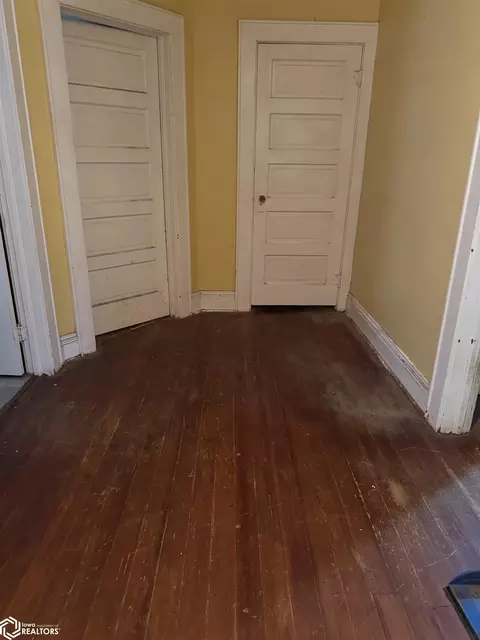 Entry Way - 701 Maple St, Atlantic, IA 50022 photo 7 of 7