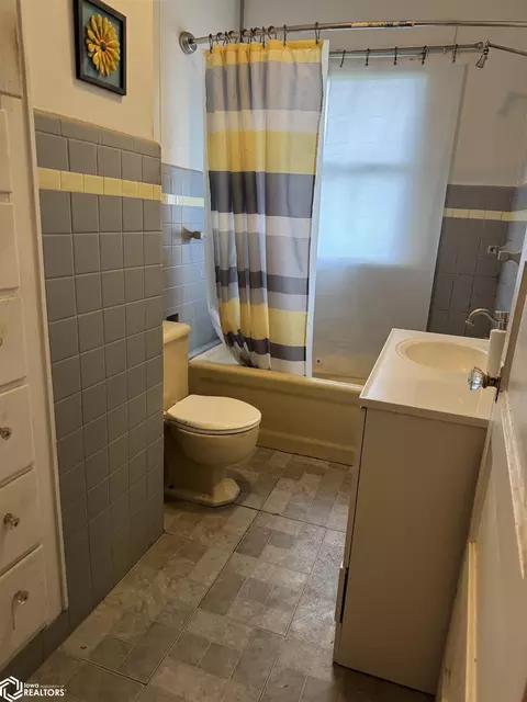 Bath - 701 Maple St, Atlantic, IA 50022 photo 1 of 1