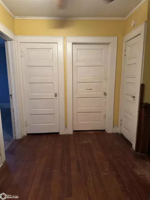 Entry Way - 701 Maple St, Atlantic, IA 50022 photo 6 of 7