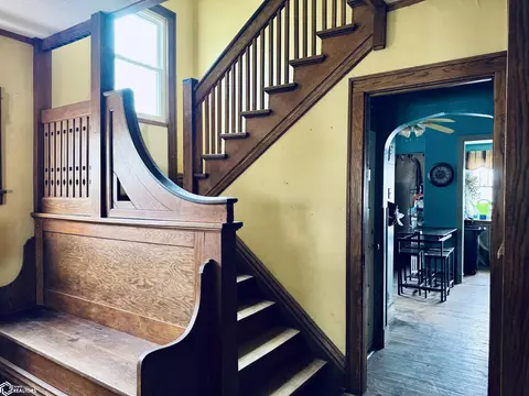 Entry Way - 701 Maple St, Atlantic, IA 50022 photo 3 of 7