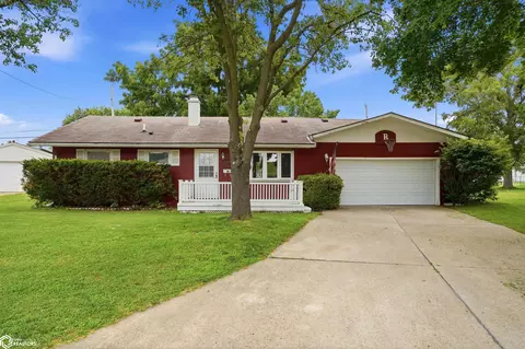 422 E Longmeadow Dr, West Burlington, IA 52655